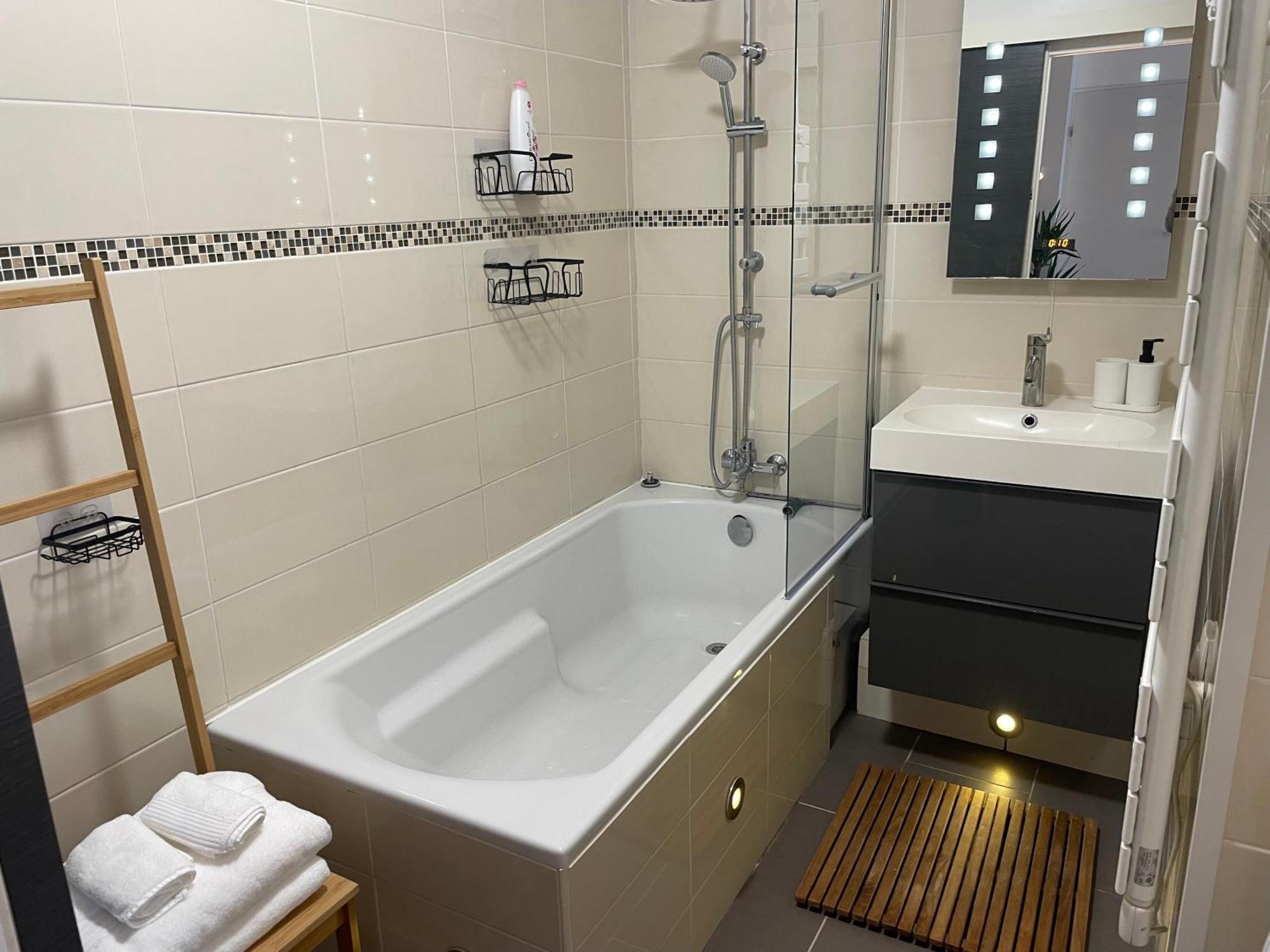 1 Bedroom With Garden, Train Station, Disneyland, Val D'Europe Bussy-Saint-Georges Exterior foto
